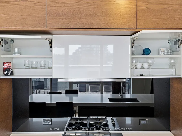 1205 Queen St W #Penthouse 704 — Photo 11