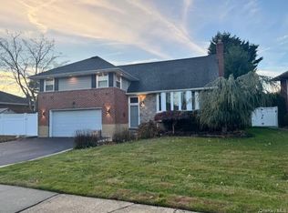 58 Pickwick Dr E, Syosset, NY 11791