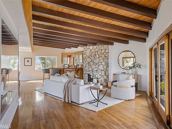 5th image of 7836 W 81st St