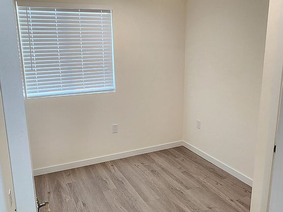 5th image of 4015 49th St