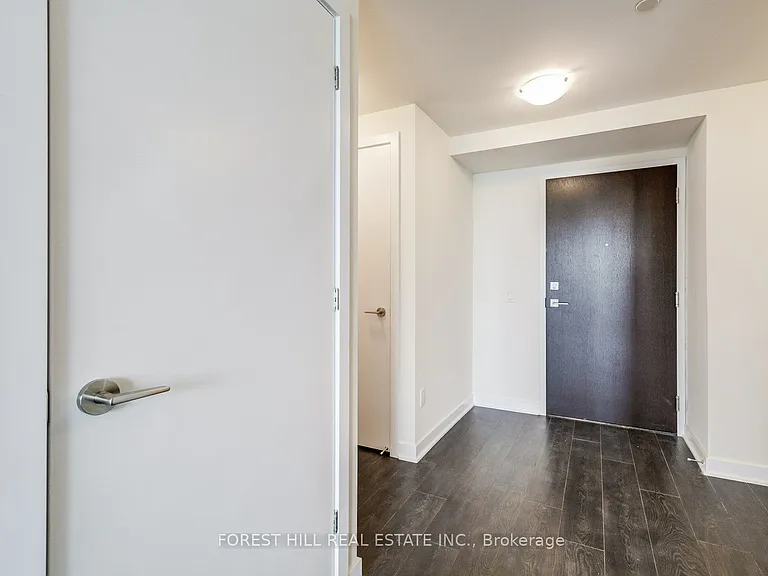 2221 Yonge St #5210 — Photo 11