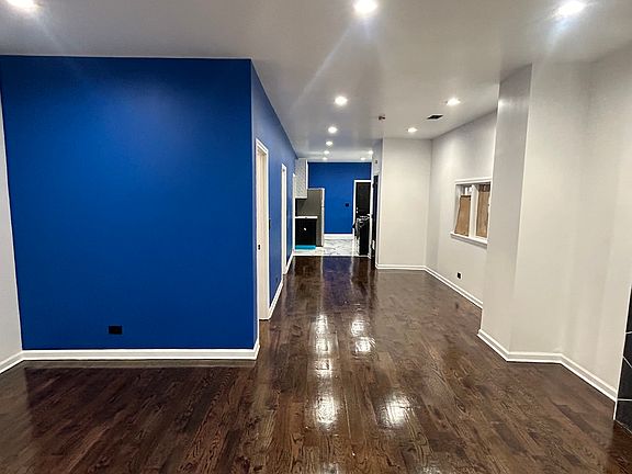 4th image of 8819 S Escanaba Ave #1S
