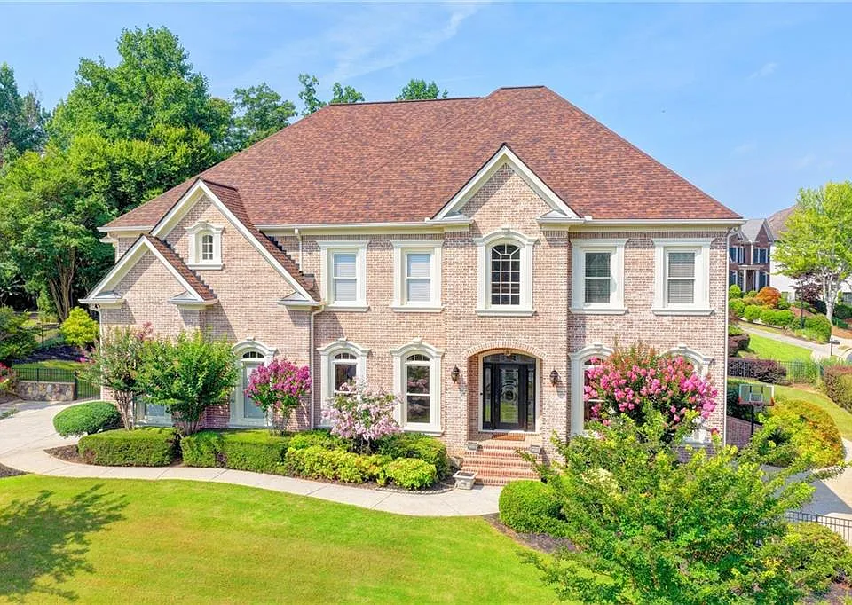 8910 Pinehurst Cv