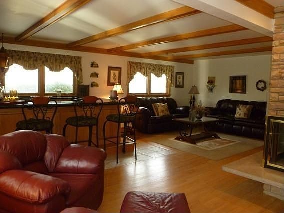 4th image of 2370 Hillsdale Dr W