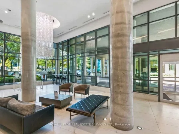 215 Fort York Blvd #3612, Toronto, ON M5V 4A2