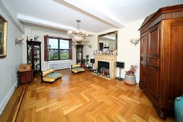 Sold by Ruth Goldman Real Estate | media 11