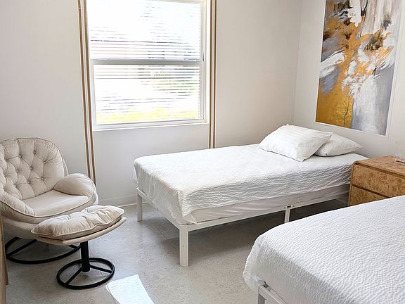 twin bedroom