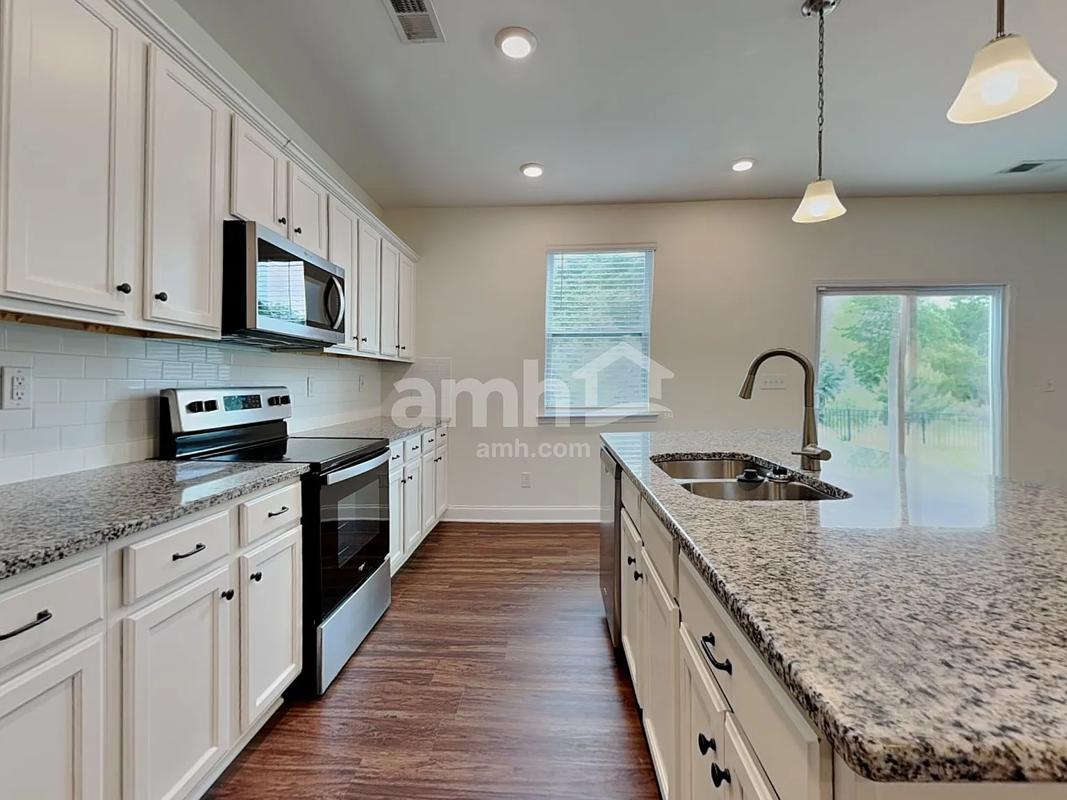 5 bed, 3.0 bath, 2407 sqft, $2,680 — Photo 4