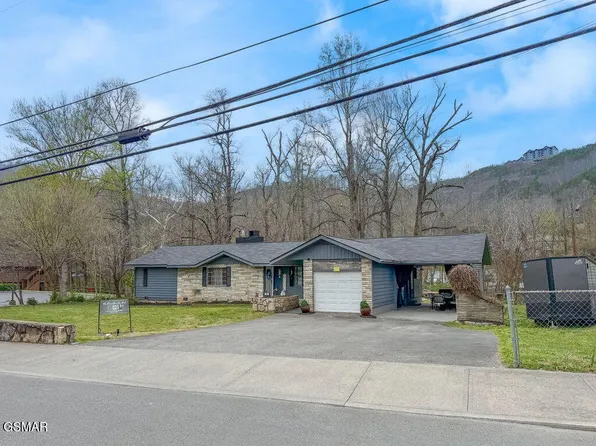 1203 Foxwood Dr, Sevierville, TN 37862
