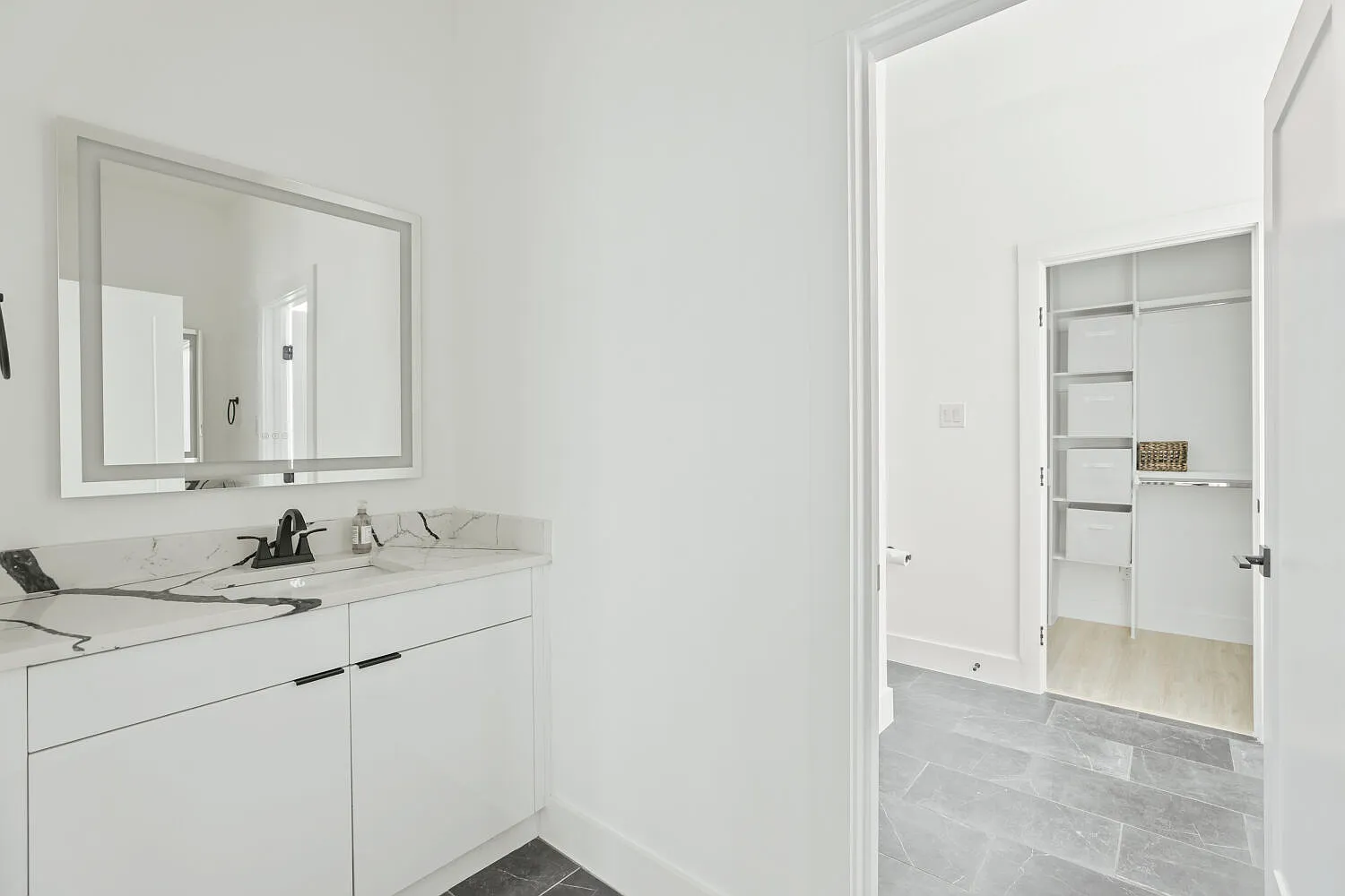 2614 N Carroll Ave — Photo 1