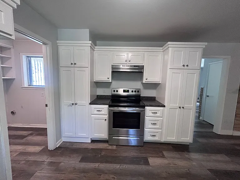 1200 Hester St — Photo 6
