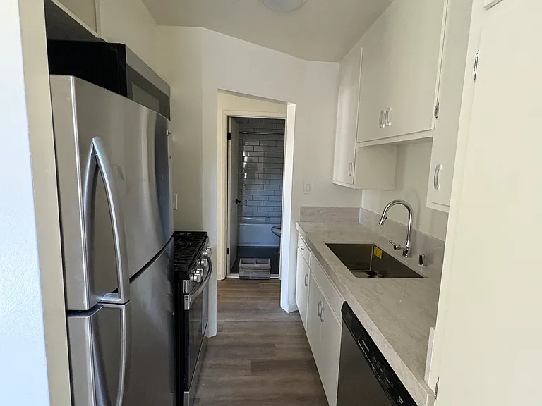 514 E Oak St #A — Photo 6