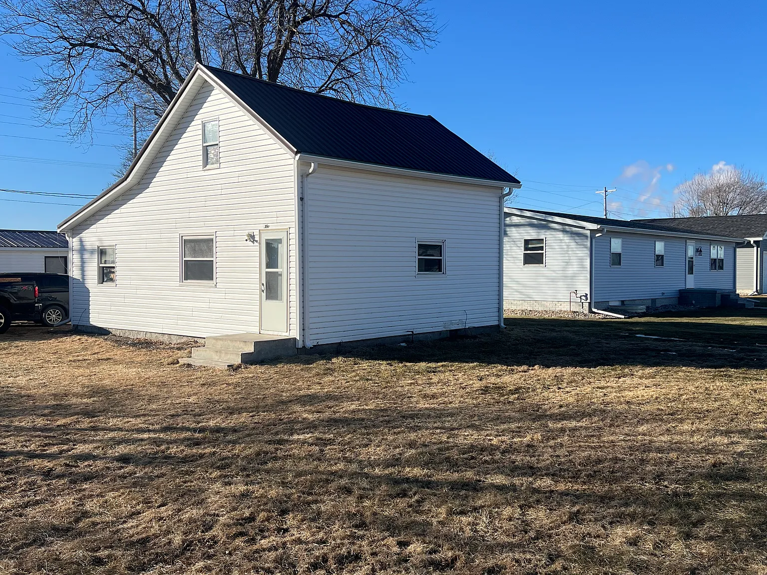3 bed, 950 sqft, $1,200 — Photo 2