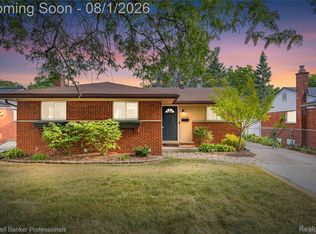 15240 Grovedale St, Roseville, MI 48066