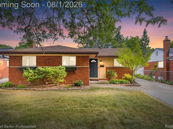 15240 Grovedale St, Roseville, MI 48066