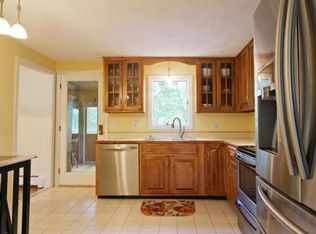 121 Roberts Ave, Holbrook, MA 02343