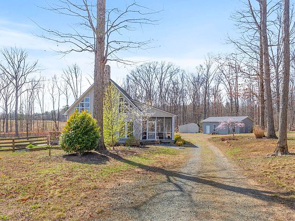 5th image of 379 Fox Ridge Ln