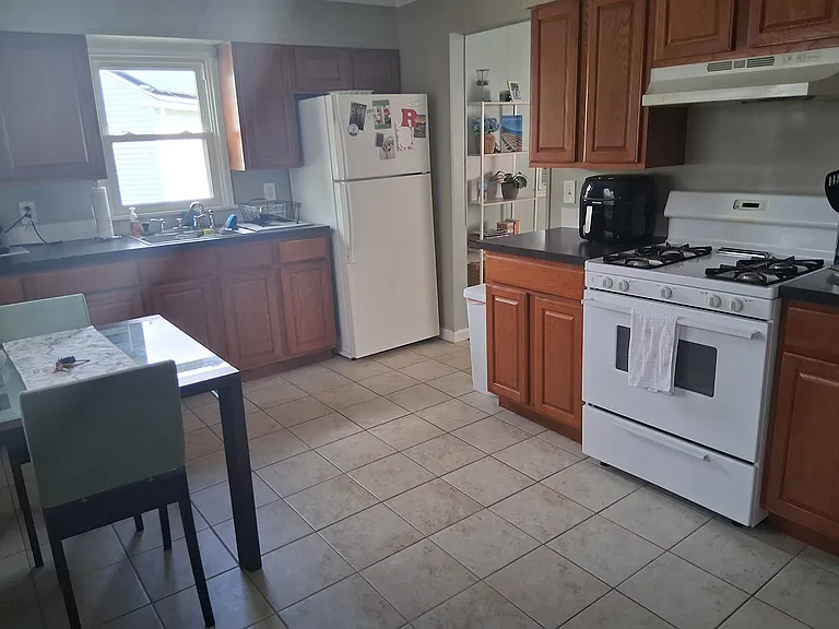 1008 Prince Ave — Photo 4