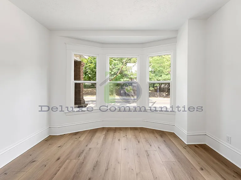 606 Lafayette Ave NE — Photo 19
