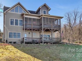 294 Bobcat Trl, Clyde, NC 28721