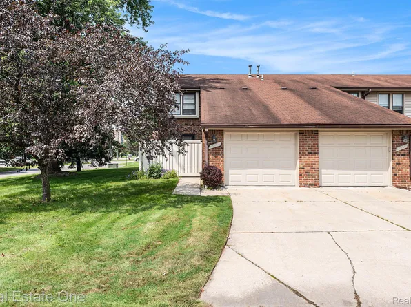 29032 Tiffany Dr E, Southfield, MI 48034