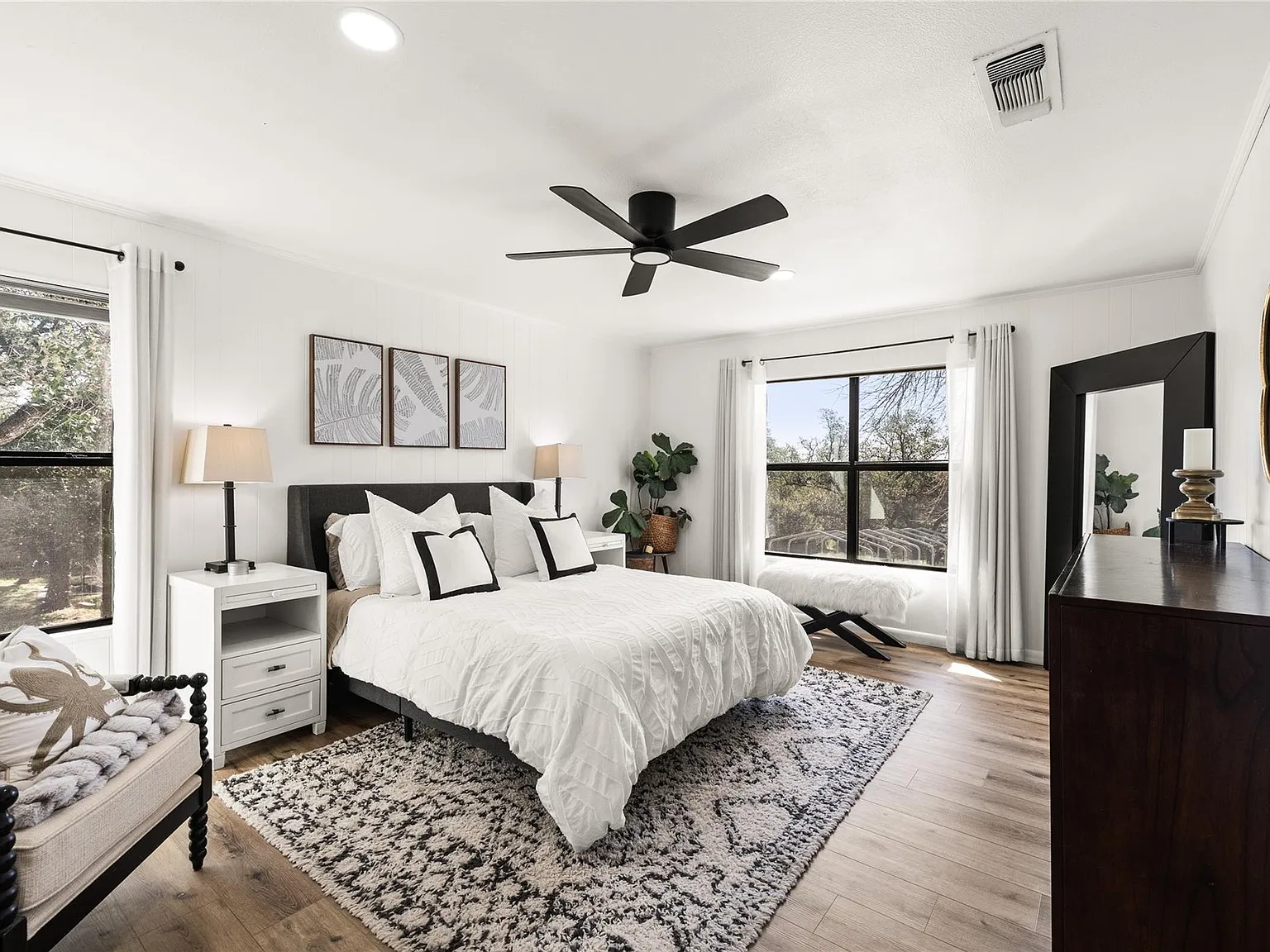 3 bed, 2.5 bath, 2330 sqft, $2,800 — Photo 4