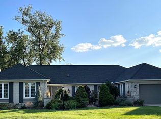 35627 Old Homestead Dr, Farmington Hills, MI