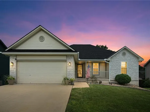 1603 Cove Dr, Raymore, MO 64083