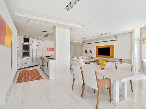 4th image of 300 SE 5th Avenue #8080