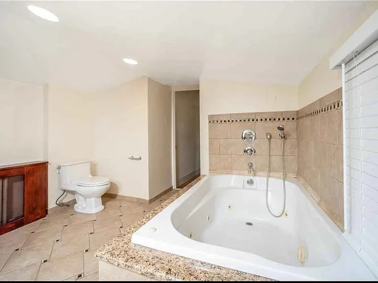 32 Coventry Ln — Photo 24