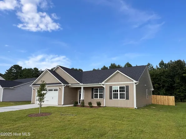 218 Sacksonia Street, Raeford, NC 28376