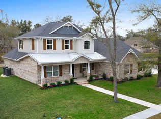 6440 Palmetto Pointe Dr, Ocean Springs, MS 39564