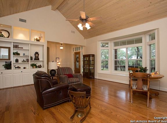 5th image of 9267 Fox Briar Ln