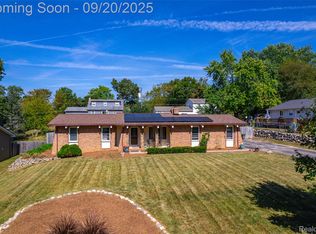 9254 Semindale Dr, Clarkston, MI 48346