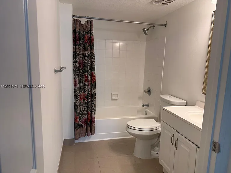 401 Villa Cir #401 — Photo 10