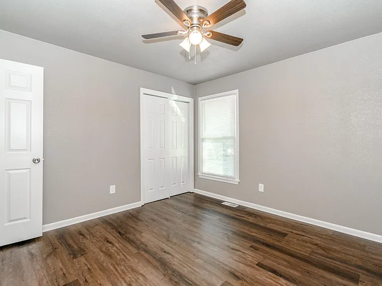 100 NE 101st Pl — Photo 23