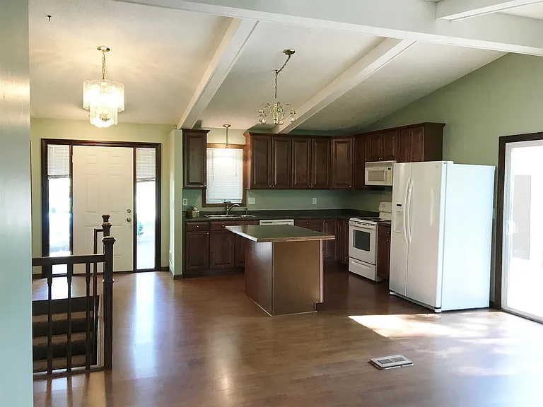 17399 Barberry Cir — Photo 2