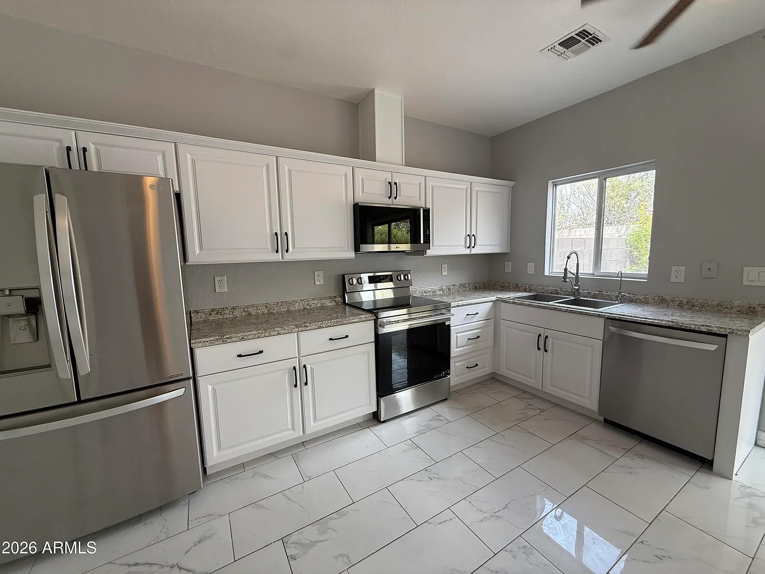 3 bed, 2.5 bath, 1744 sqft, $1,950 — Photo 2