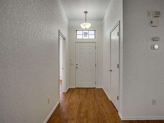 2nd image of 11517 Sherwood Ct