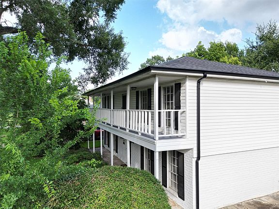 4th image of 4026 Laurel Grove Dr