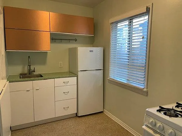 41-47 Thornton Ave