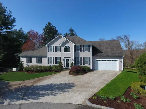 4 Bittersweet Ln, Lincoln, RI 02865