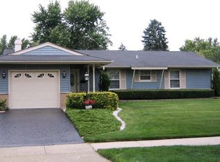 64 Keswick Rd, Elk Grove Village, IL 60007