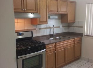 404 Inland Dr APT 1B, Wheeling, IL 60090