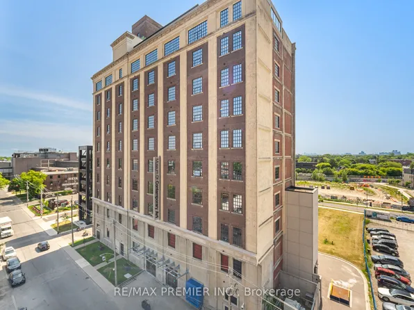 181 Sterling Rd #708, Toronto, ON M6R 2B2