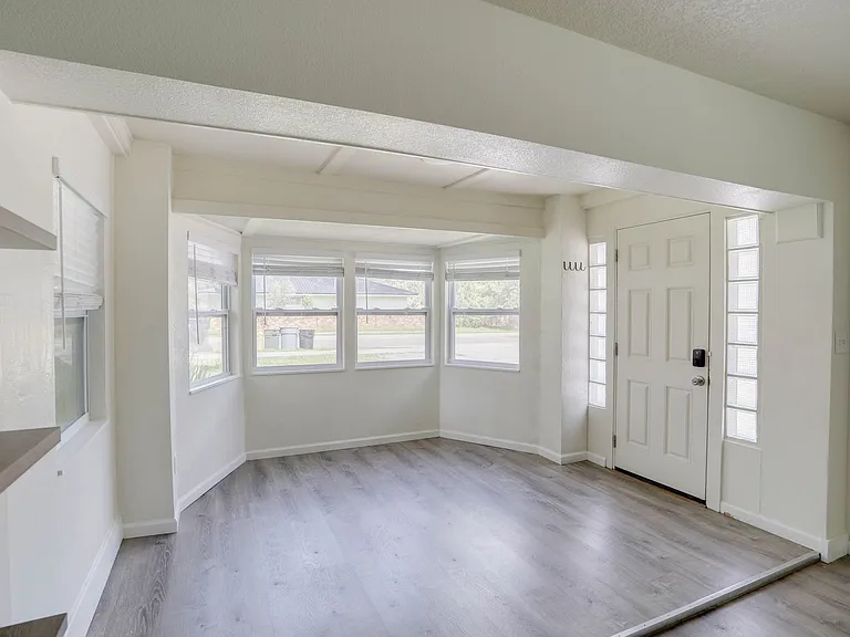 1316 S Bumby Ave — Photo 4