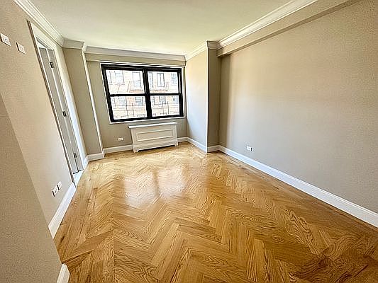 5th image of 160 E 88th St APT 7