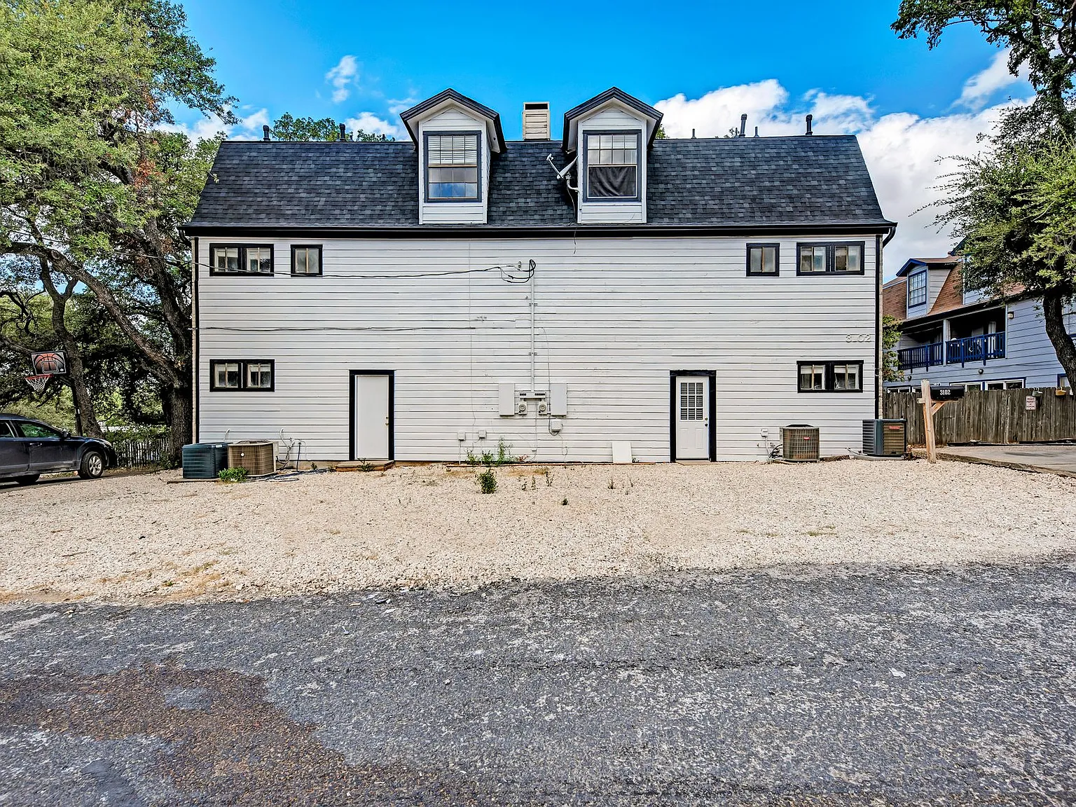 3102 Cedar — Photo 2