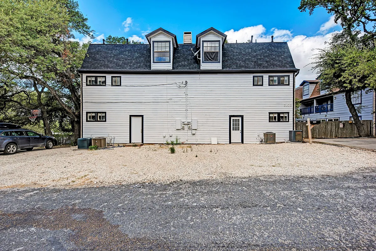 Building Photo - 3102 Cedar St
