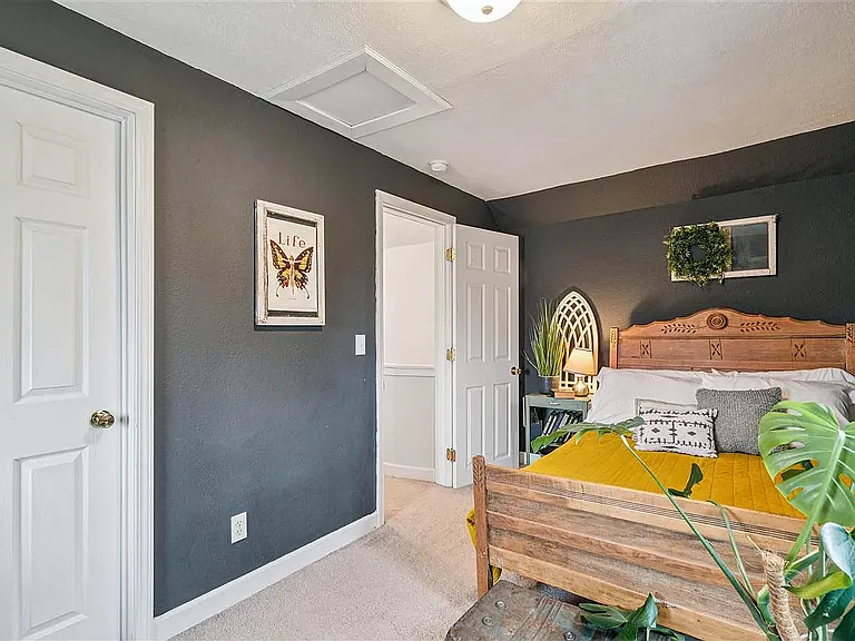 226 W South St — Photo 15